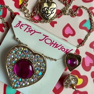 BETSEY JOHNSON Set Necklace Heart Pendant Matching Post Earrings